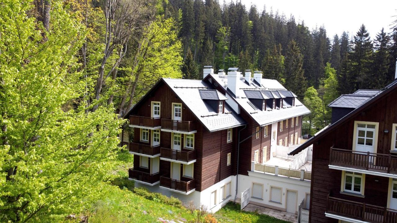 Aparthotel Hubertus Karlova Studánka Esterno foto